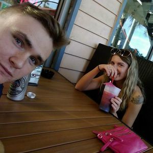 Meet your Posher, Caitlin